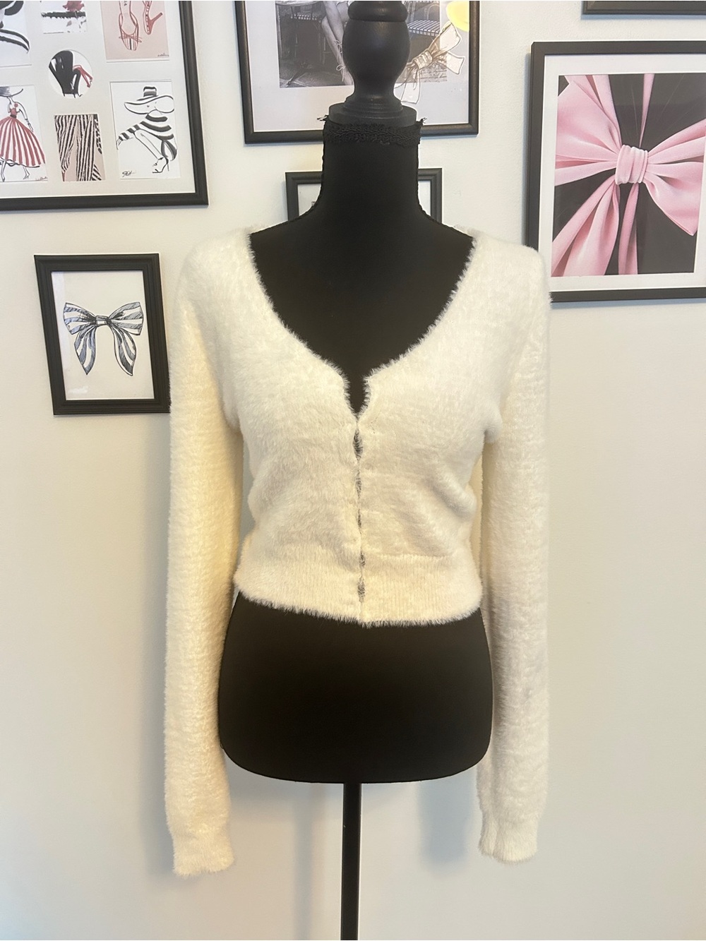 Forever 21 Ivory Fuzzy V-Neck Cropped Cardigan